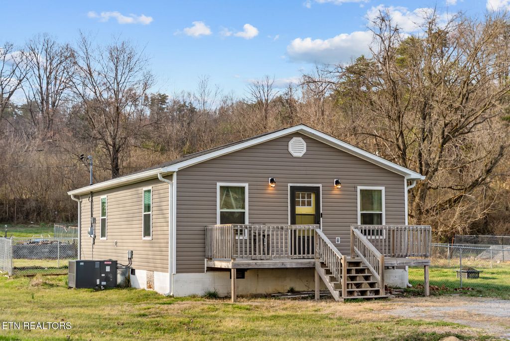 Photo of 233 Hebbertsburg Rd, Crab Orchard, TN 37723 (MLS # 1331855)