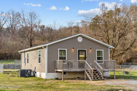 Photo of 233 Hebbertsburg Rd, Crab Orchard, TN 37723 (MLS # 1331855)