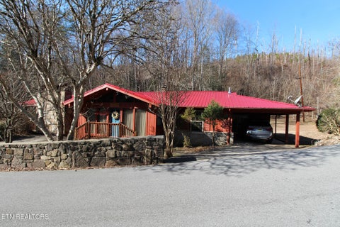 Photo of 535 Kings Ridge Rd, Gatlinburg, TN 37738 (MLS # 1359659)