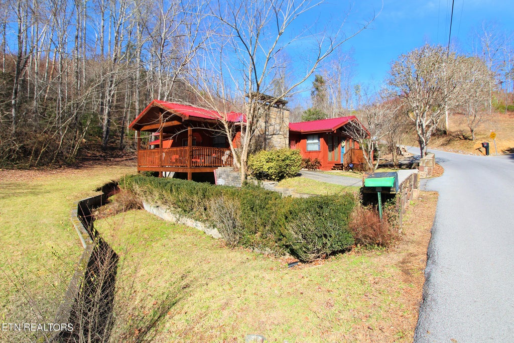 Photo of 535 Kings Ridge Rd, Gatlinburg, TN 37738 (MLS # 1359659)