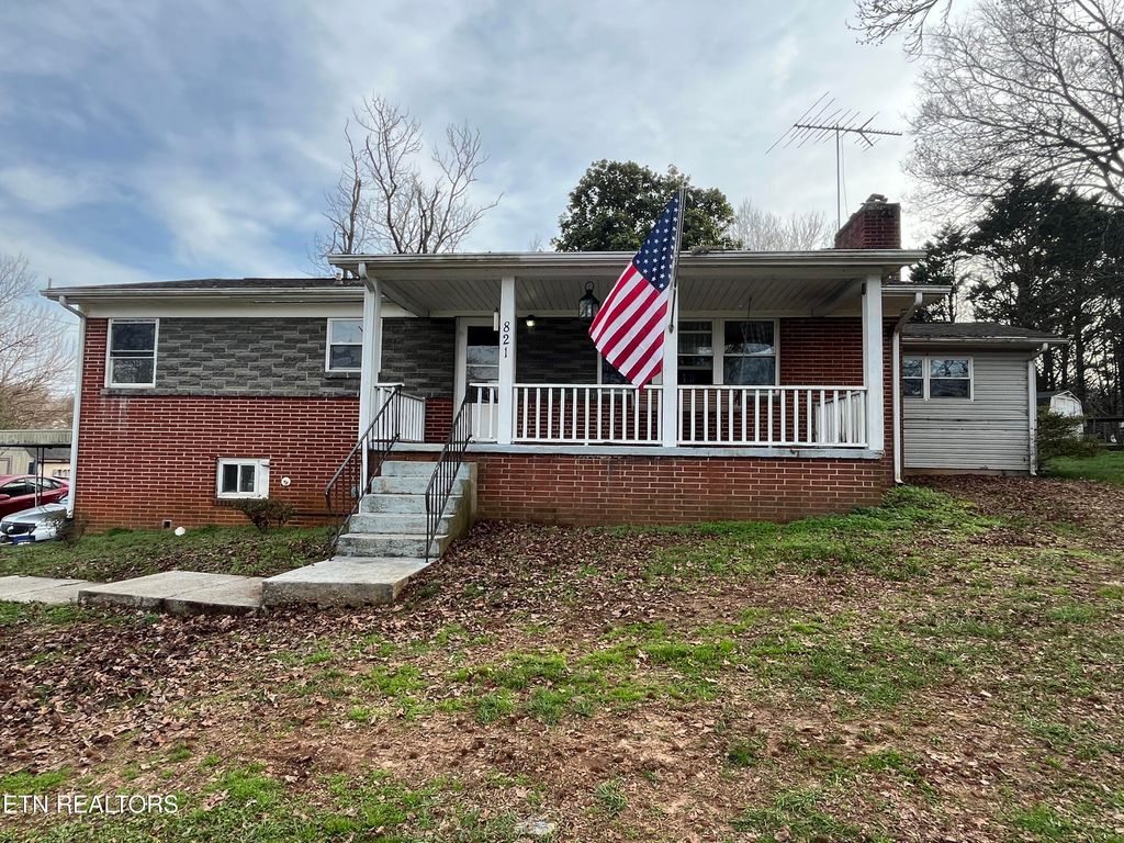 Photo of 821 W Cherokee Drive, Jefferson City, TN 37760 (MLS # 1331566)