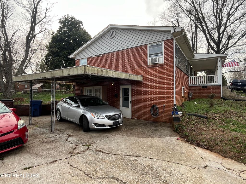 Photo of 821 W Cherokee Drive, Jefferson City, TN 37760 (MLS # 1331566)