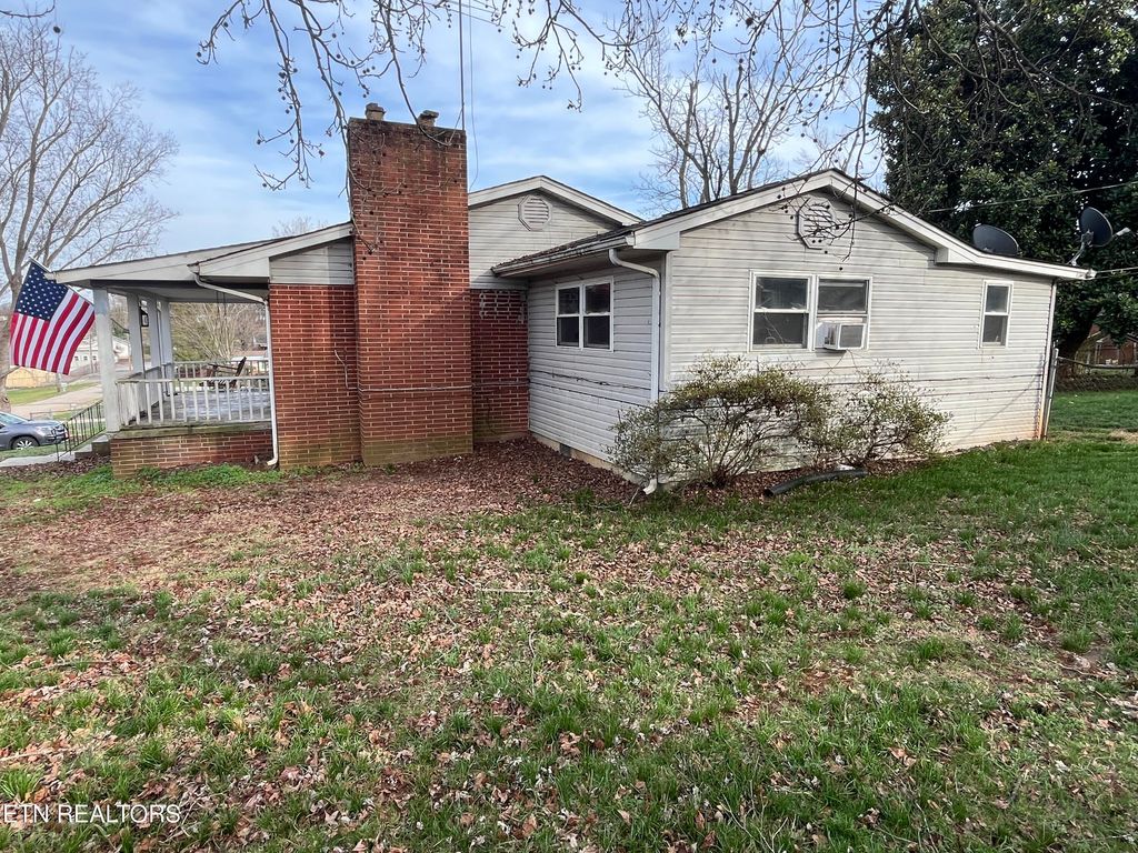 Photo of 821 W Cherokee Drive, Jefferson City, TN 37760 (MLS # 1331566)