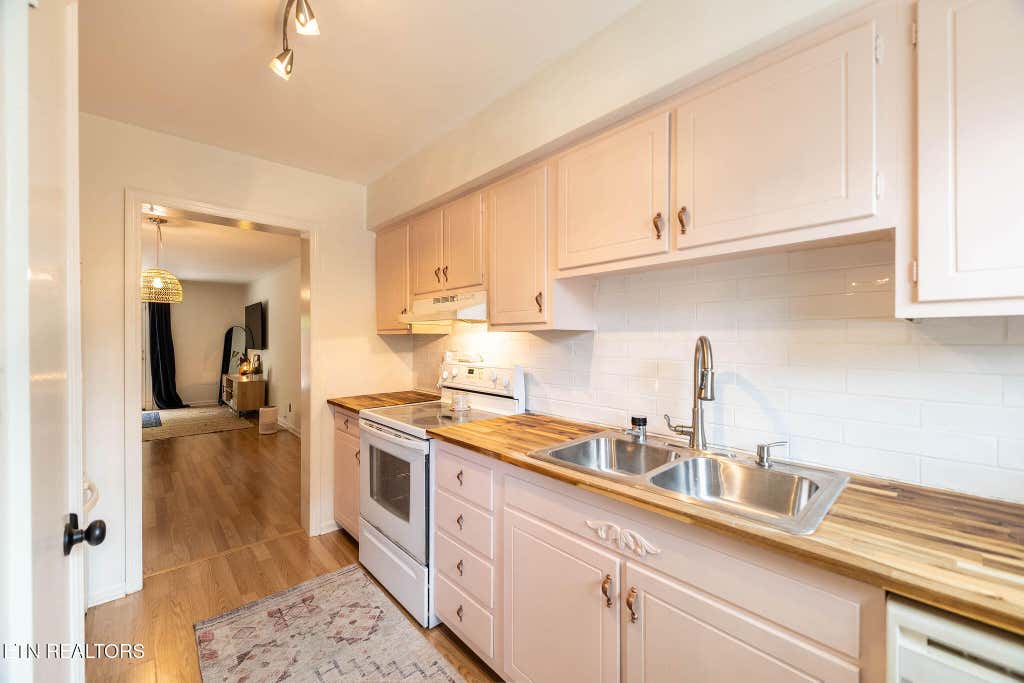 Photo of 7019 Traditional Drive, Knoxville, TN 37909 (MLS # 1349513)