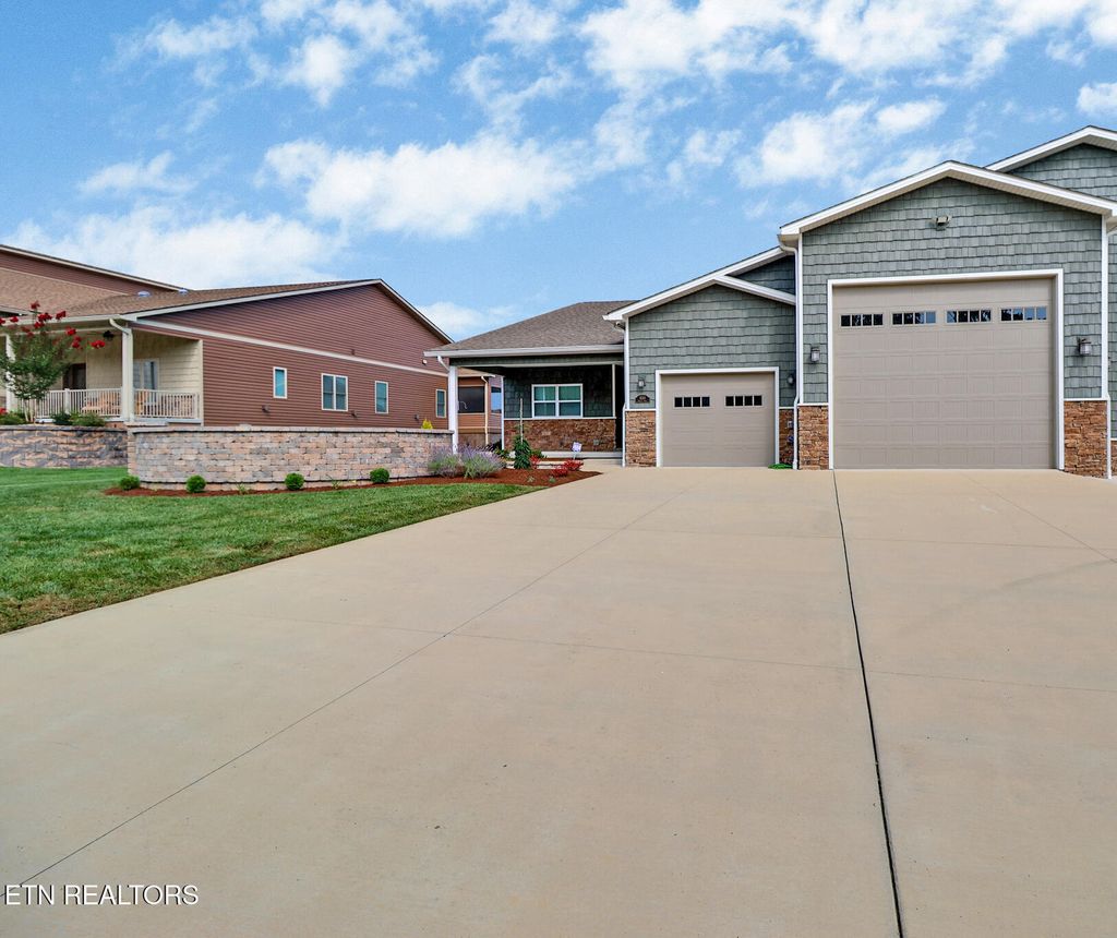 Photo of 533 Holly Tree Drive, Crossville, TN 38555 (MLS # 1323915)