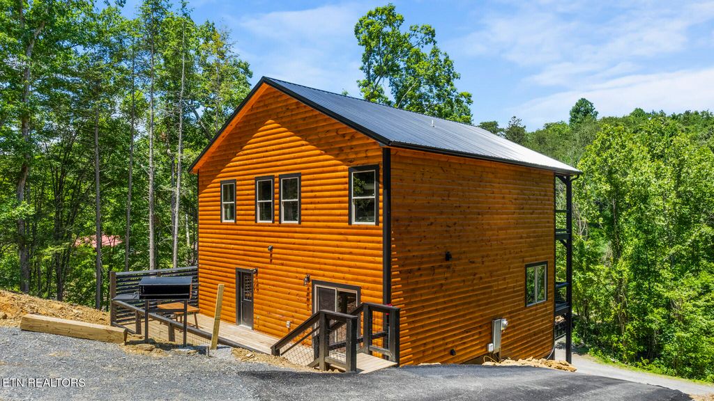 Photo of 206 S Smoky Mountain Way, Sevierville, TN 37876 (MLS # 1319797)