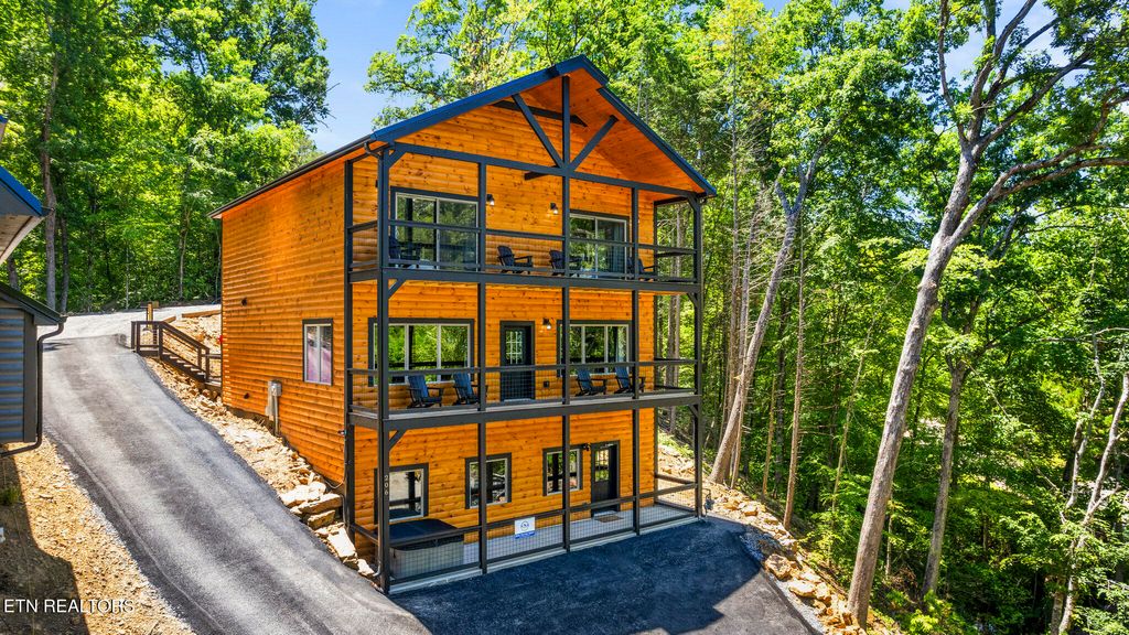 Photo of 206 S Smoky Mountain Way, Sevierville, TN 37876 (MLS # 1319797)