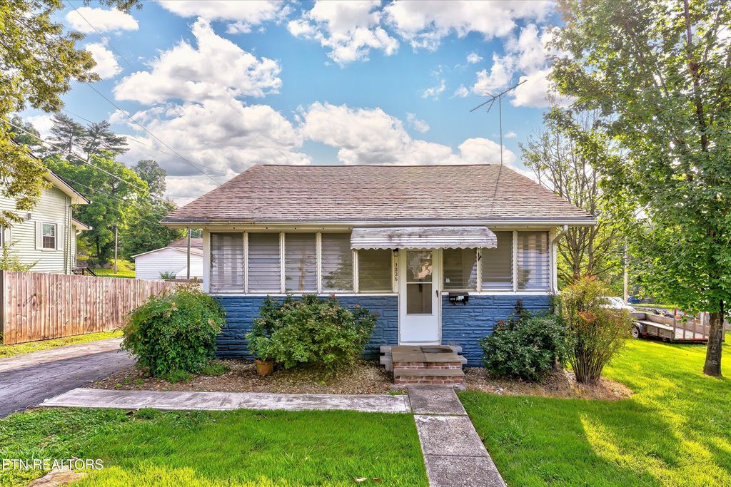 Photo of 1226 Locust St, Alcoa, TN 37701 (MLS # 1285325)