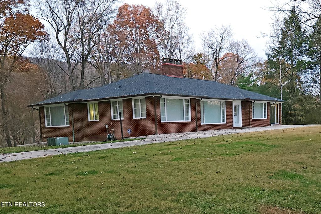 Photo of 140 Magna Vista Drive, Harriman, TN 37748 (MLS # 1323562)