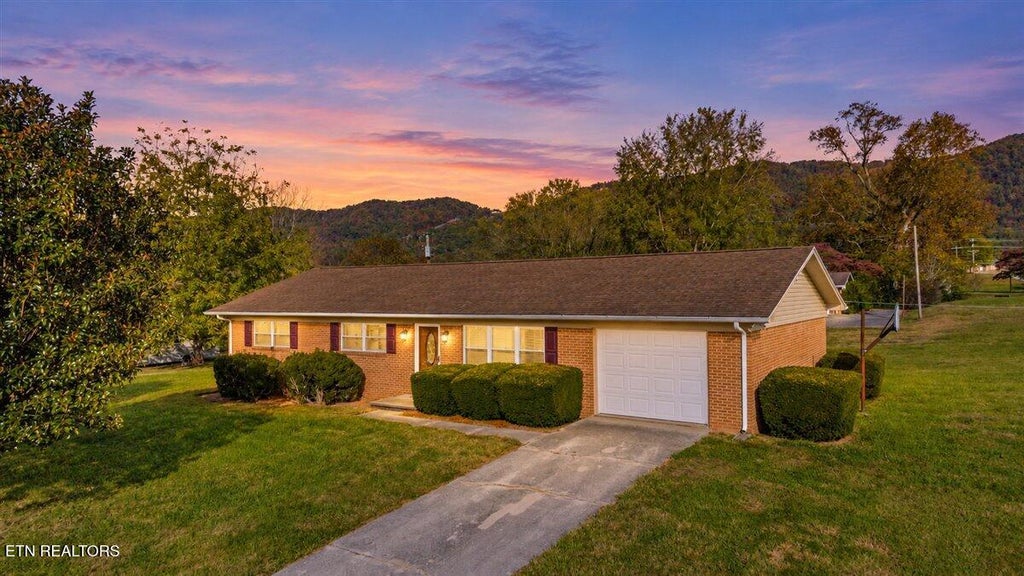 Photo of 183 E Meadowbrook Lane, LaFollette, TN 37766 (MLS # 1360651)