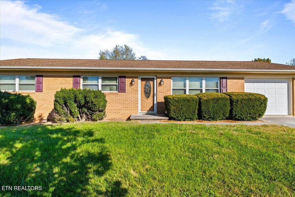 Photo of 183 E Meadowbrook Lane, LaFollette, TN 37766 (MLS # 1360651)
