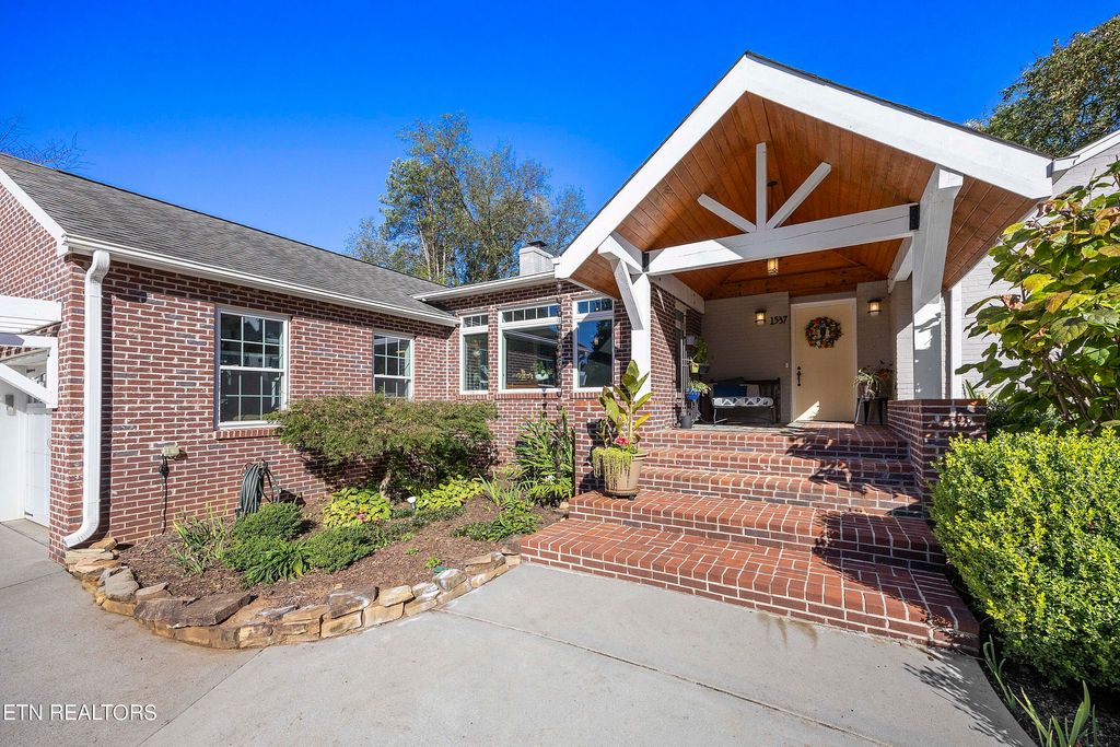 Photo of 1537 Southgate Rd, Knoxville, TN 37919 (MLS # 1279377)