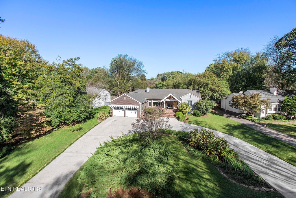 Photo of 1537 Southgate Rd, Knoxville, TN 37919 (MLS # 1279377)
