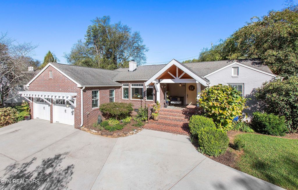 Photo of 1537 Southgate Rd, Knoxville, TN 37919 (MLS # 1279377)