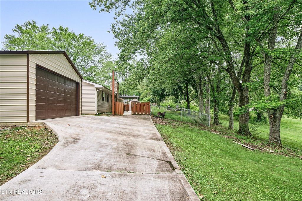 Photo of 241 Greenwood Drive, Harriman, TN 37748 (MLS # 1301476)