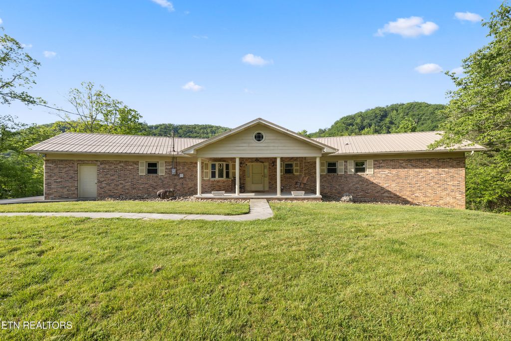 Photo of 1181 Pine Mountain Road RD, Sevierville, TN 37862 (MLS # 1339795)