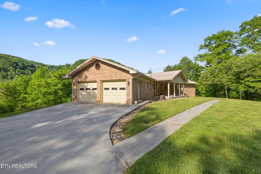 Photo of 1181 Pine Mountain Road RD, Sevierville, TN 37862 (MLS # 1339795)
