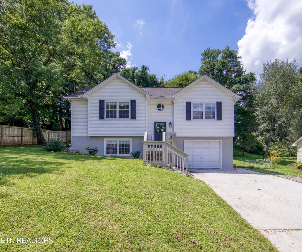 Photo of 3913 Abercorn Rd, Knoxville, TN 37921 (MLS # 1351073)