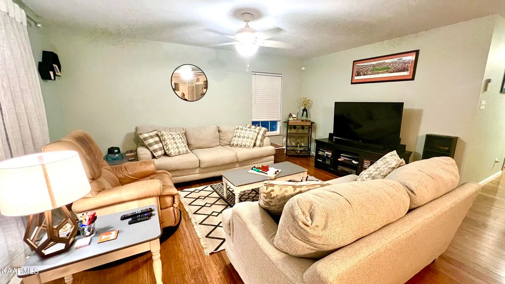 Photo of 210 W Edison St, Alcoa, TN 37701 (MLS # 1234552)