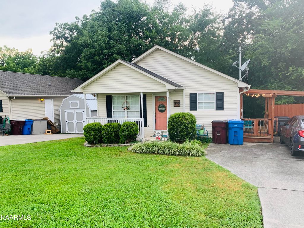Photo of 210 W Edison St, Alcoa, TN 37701 (MLS # 1234552)