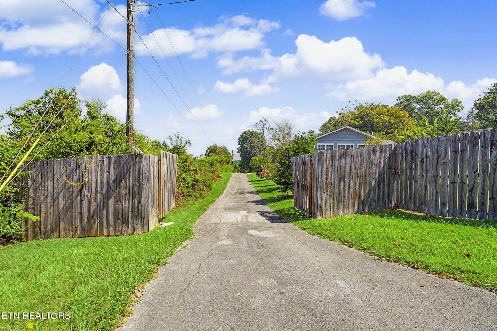 Photo of 536 Corum Rd, Knoxville, TN 37924 (MLS # 1355583)
