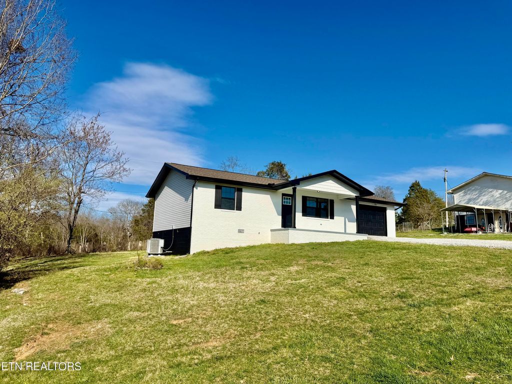 Photo of 504 Lawrence St, New Tazewell, TN 37825 (MLS # 1333455)