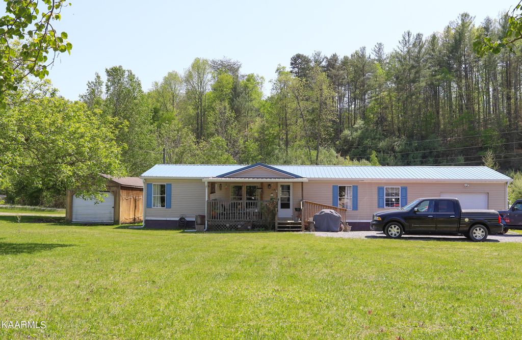 Photo of 147 Pond Rd, Oliver Springs, TN 37840 (MLS # 1224386)