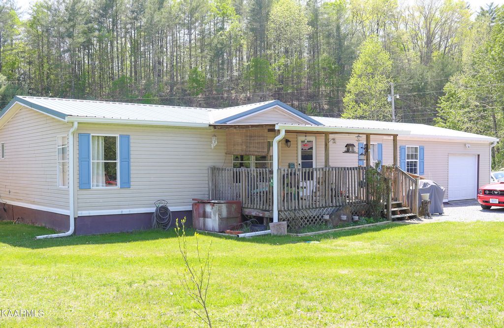 Photo of 147 Pond Rd, Oliver Springs, TN 37840 (MLS # 1224386)