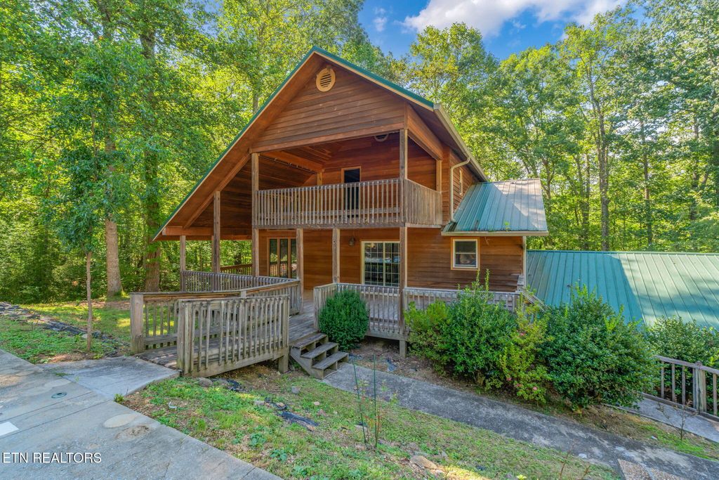 Photo of 218 Lakescene Rd, Kingston, TN 37763 (MLS # 1313877)