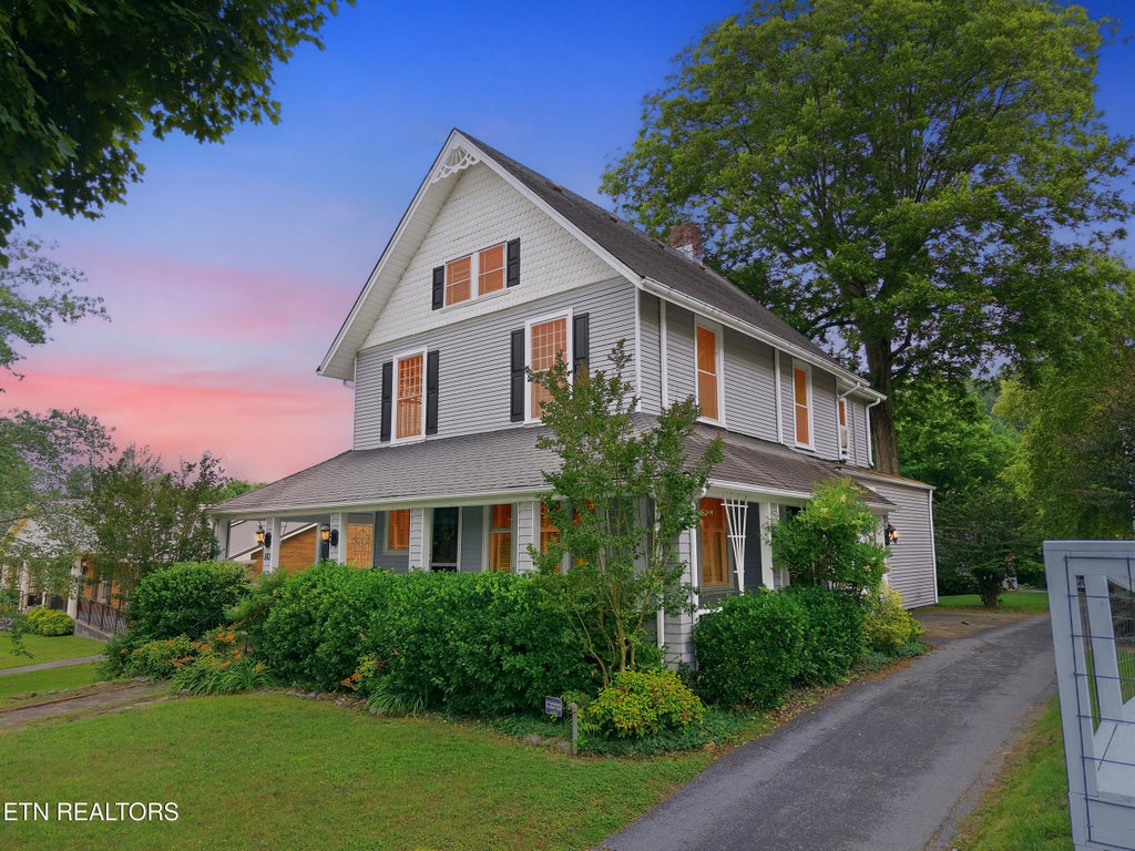 Photo of 561 Margrave Drive, Harriman, TN 37748 (MLS # 1343280)