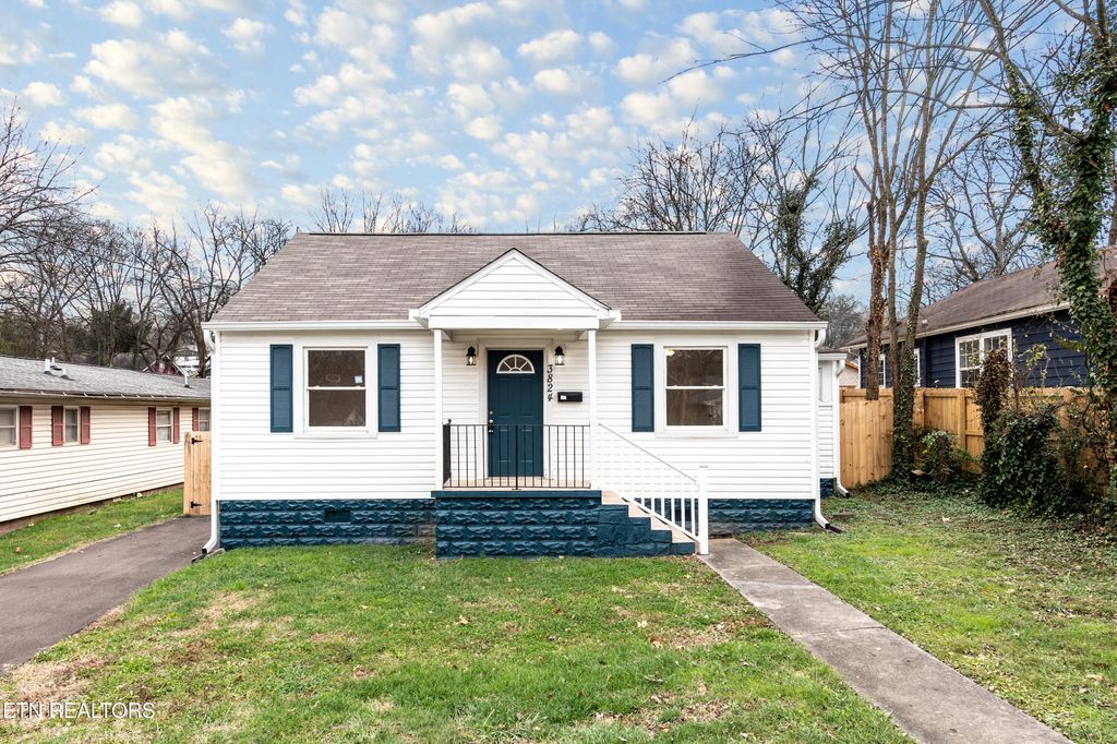 Photo of 3824 Catalpa Ave, Knoxville, TN 37914 (MLS # 1323462)
