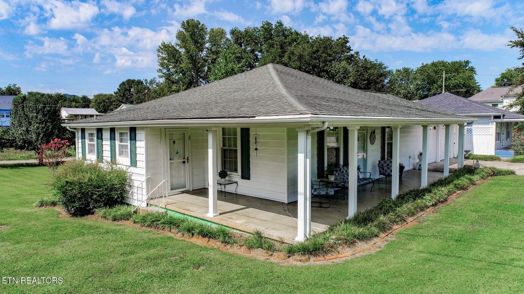 Photo of 631 6th St St, Newport, TN 37821 (MLS # 1316742)