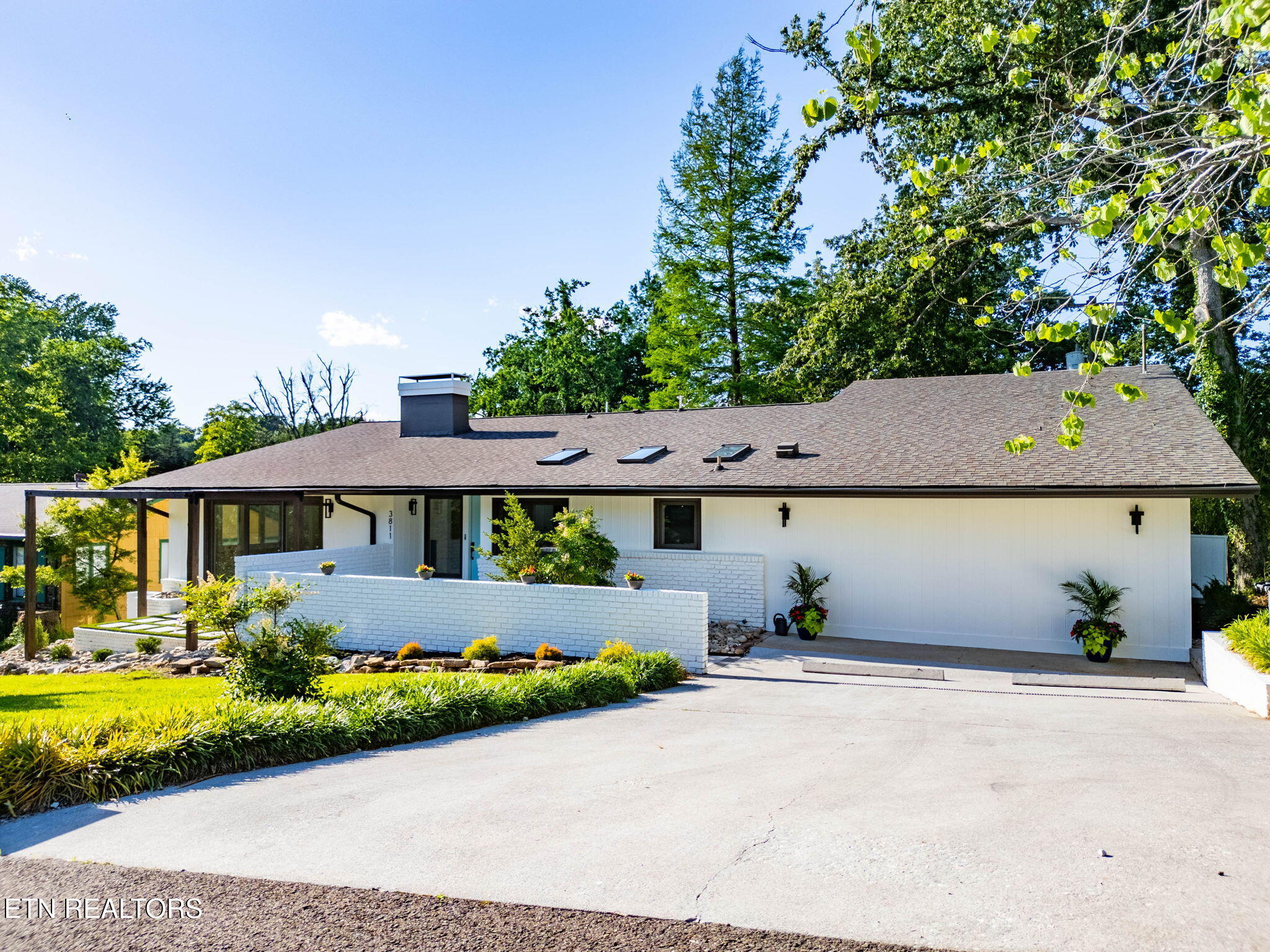 3811 Taliluna Ave