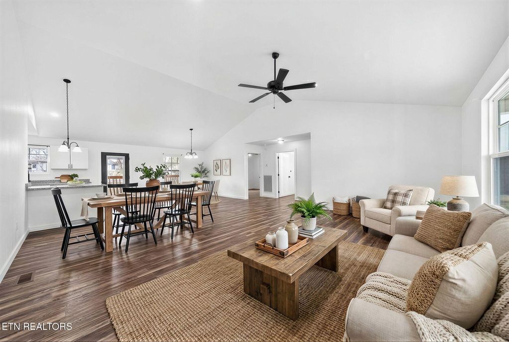 Photo of 167 Sky View Meadow Drive, Crossville, TN 38555 (MLS # 1329505)