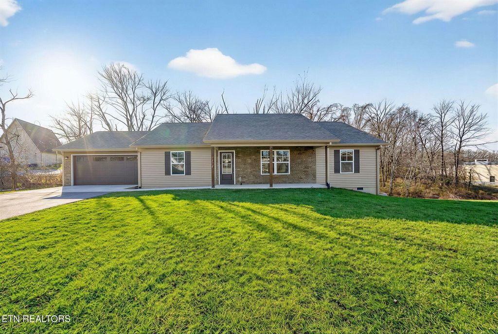 Photo of 167 Sky View Meadow Drive, Crossville, TN 38555 (MLS # 1329505)