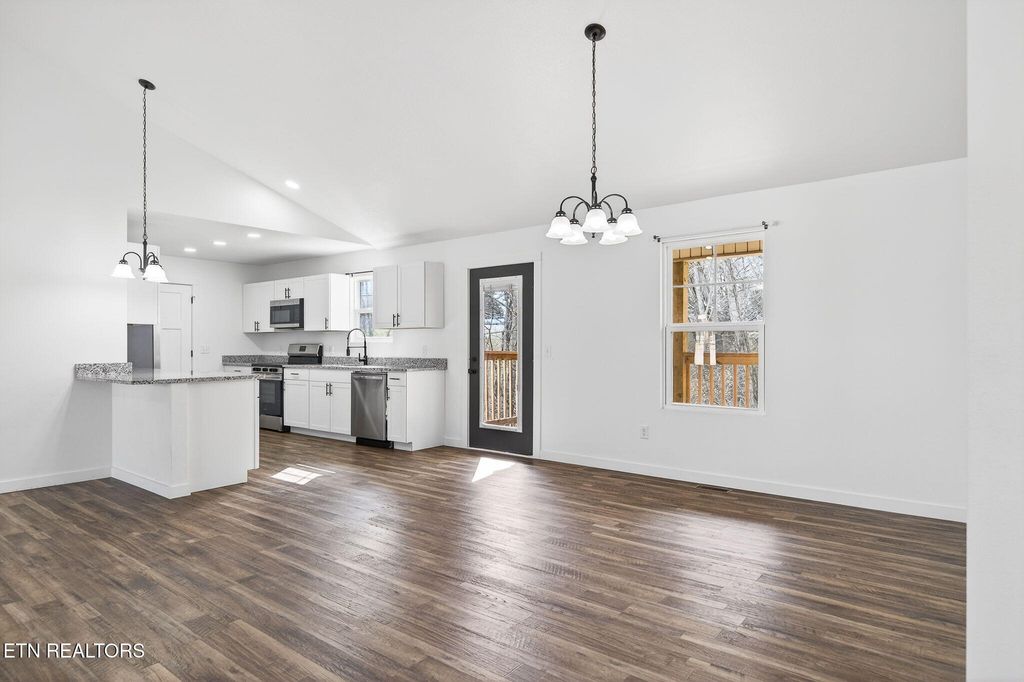 Photo of 167 Sky View Meadow Drive, Crossville, TN 38555 (MLS # 1329505)