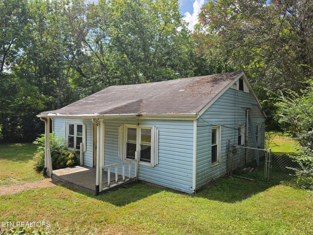 Photo of 1602 N Jackson St, Athens, TN 37303 (MLS # 1353682)