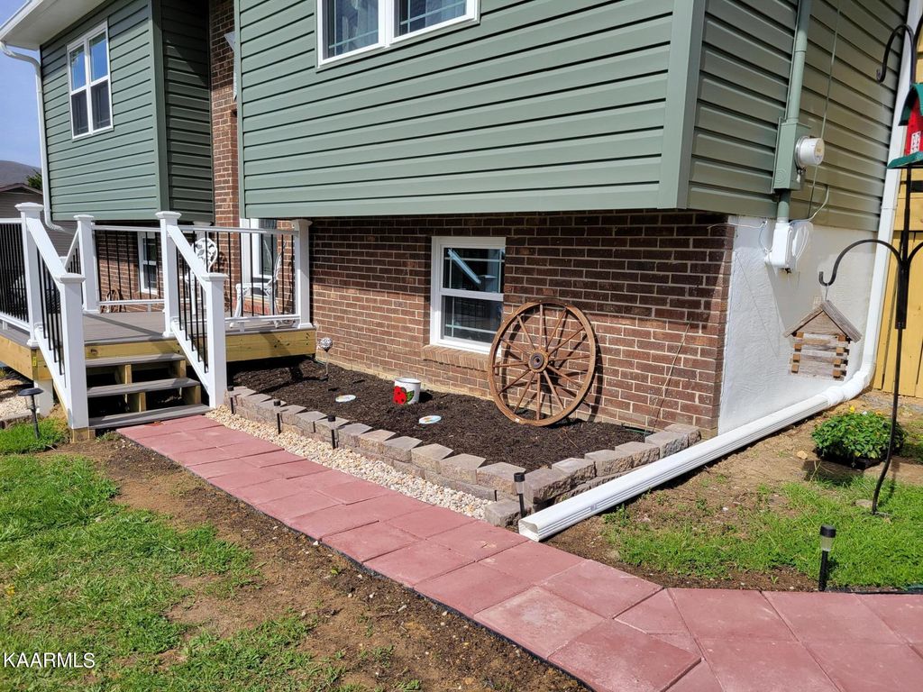 Photo of 406 Petit Lane, Wartburg, TN 37887 (MLS # 1222592)