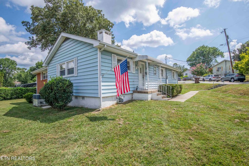 Photo of 100 Viola Rd, Oak Ridge, TN 37830 (MLS # 1309966)