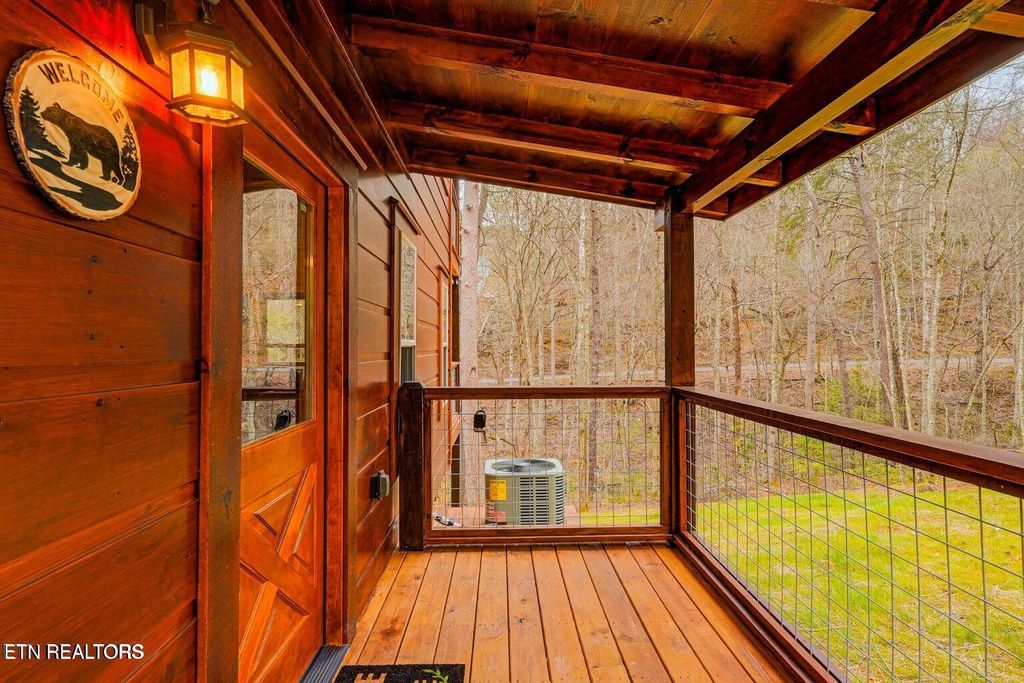 Photo of 1614 Lake Drive, Gatlinburg, TN 37738 (MLS # 1335560)