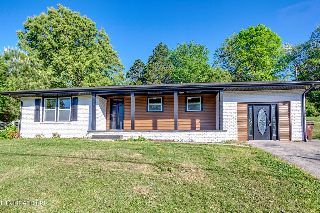 Photo of 114 W Maiden Lane, Oak Ridge, TN 37830 (MLS # 1337803)