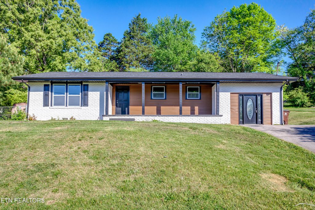 Photo of 114 W Maiden Lane, Oak Ridge, TN 37830 (MLS # 1337803)