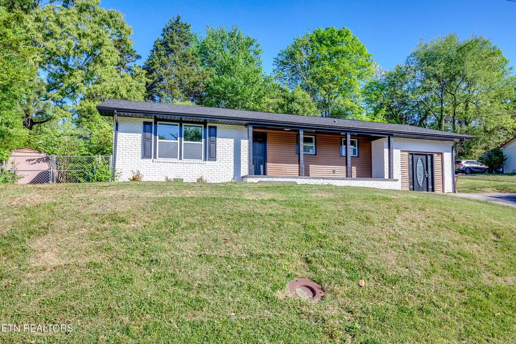Photo of 114 W Maiden Lane, Oak Ridge, TN 37830 (MLS # 1337803)