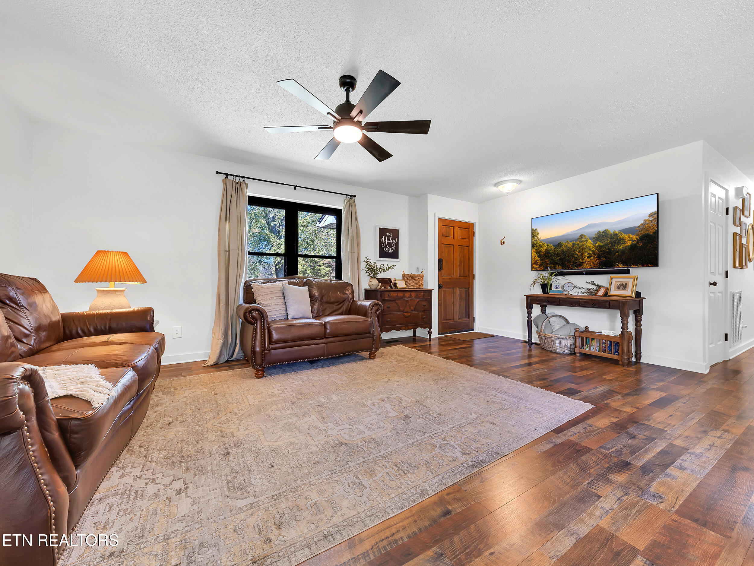 970 Pinecrest Circle