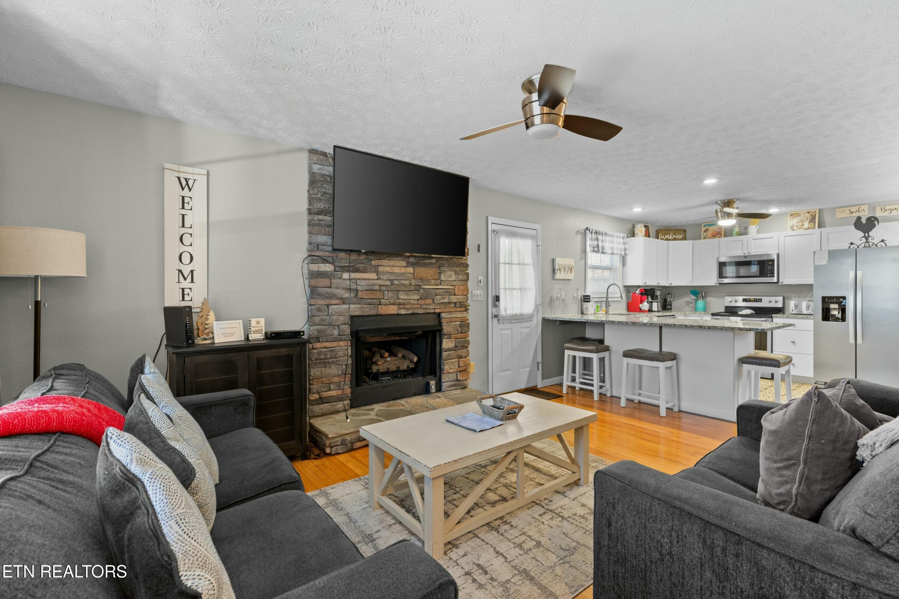 2133 Duck Pond Lane