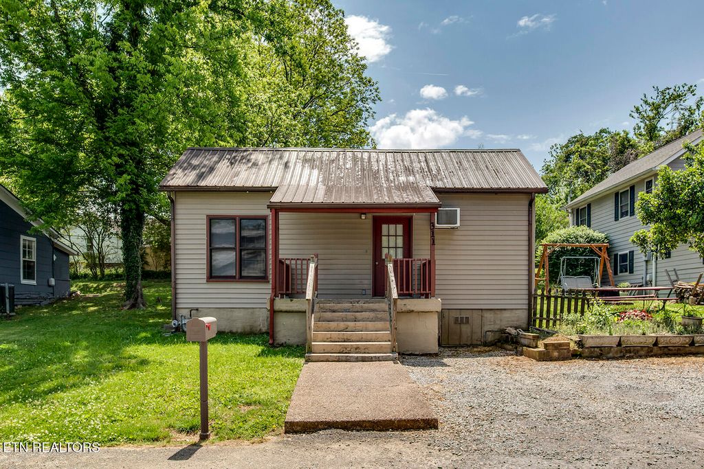 Photo of 311 Spring St, Athens, TN 37303 (MLS # 1341927)