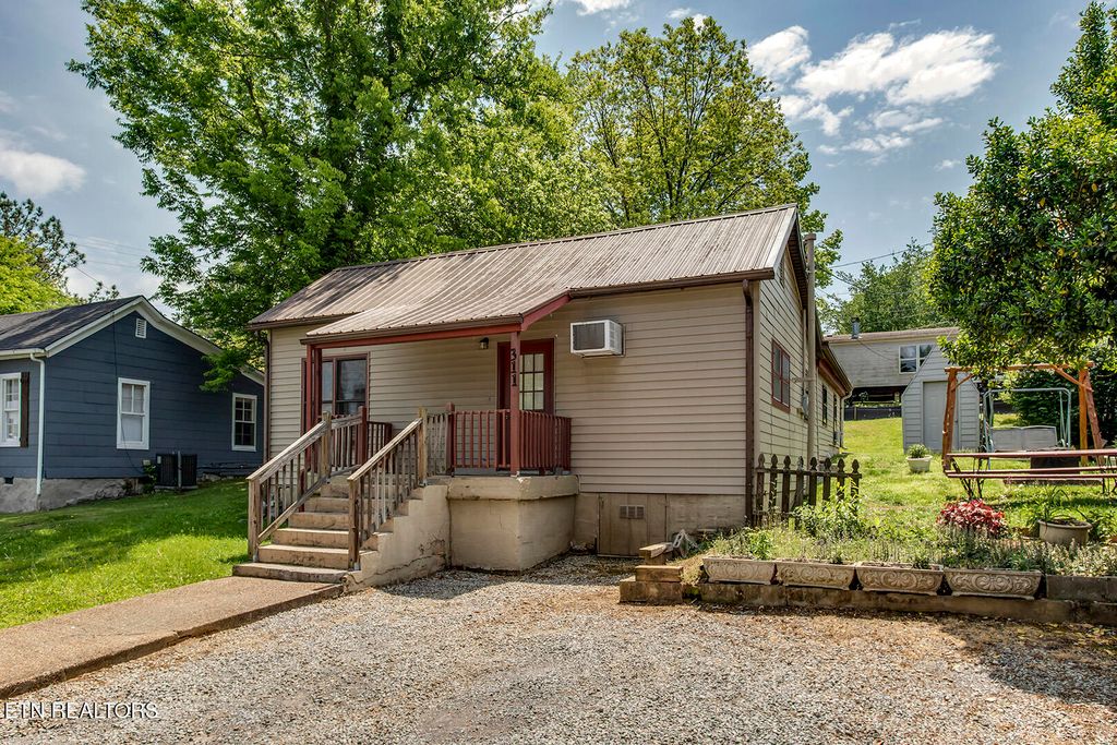 Photo of 311 Spring St, Athens, TN 37303 (MLS # 1341927)