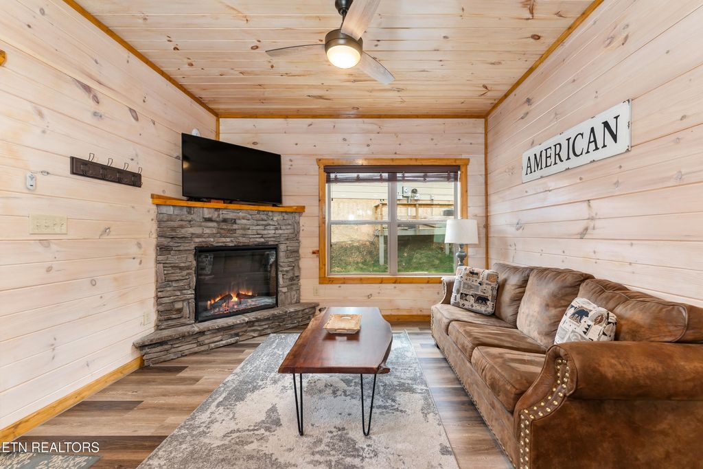 Photo of 911 Osprey Way, Pigeon Forge, TN 37863 (MLS # 1334921)