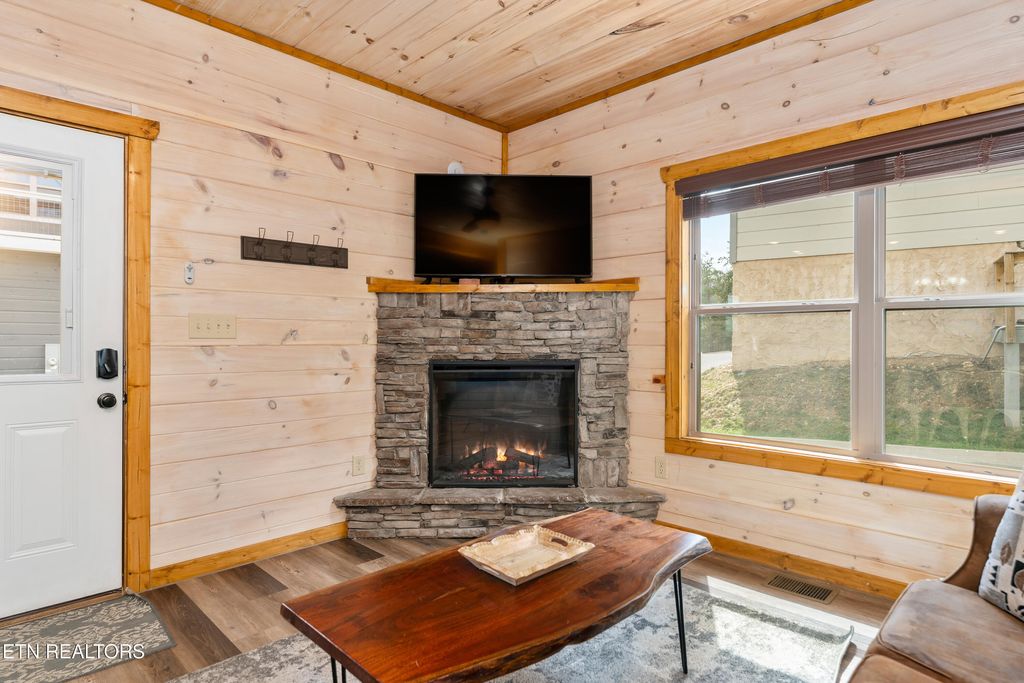 Photo of 911 Osprey Way, Pigeon Forge, TN 37863 (MLS # 1334921)