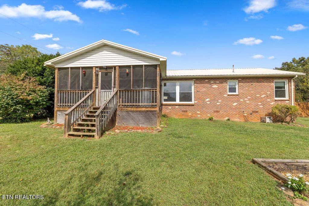 Photo of 112 Charles Place, Harriman, TN 37748 (MLS # 1316381)